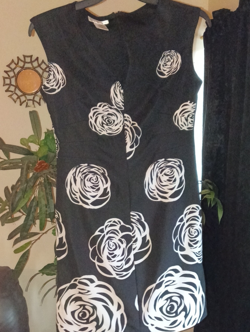 Lonfon Times Classic Black Dress with White Rose Print - Women Size 10
